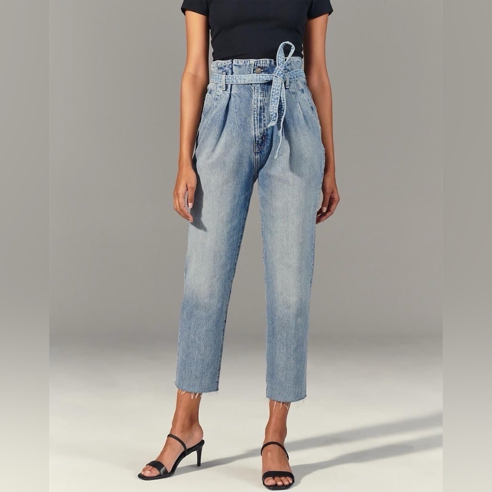Abercrombie & Fitch Light Blue Denim High Rise Jeans with Belt Women’s Size 27/4